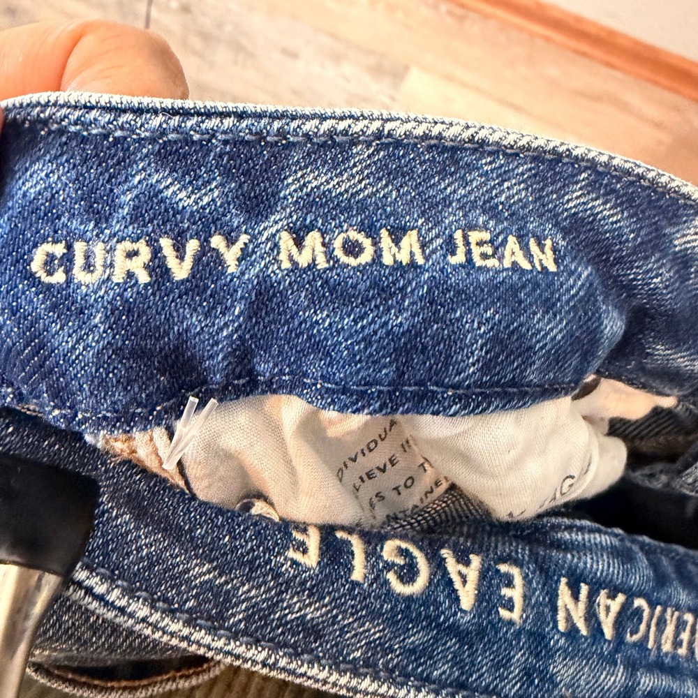 American Eagle Curvy Mom Jeans Womens 2 Blue Distressed Ripped High Rise Tapered - Picture 8 of 9